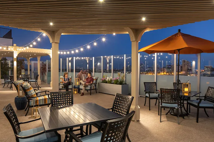 Regency Palms Long Beach Picture 3