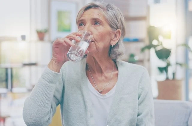 How to Encourage Hydration Throughout the Day for Elderly Loved Ones