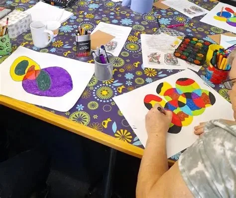 Creative Art Projects That Stimulate Cognitive Function and Emotional Well-Being