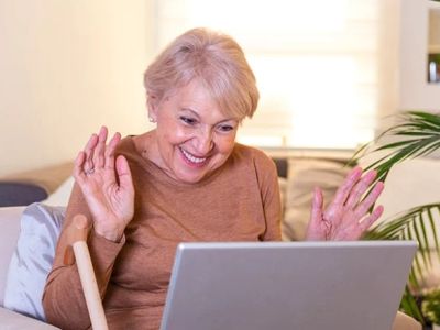 How to Encourage Seniors to Maintain Social Connections Virtually