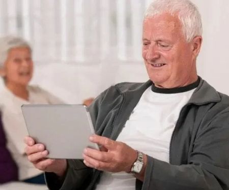Tips for Helping Seniors Stay Connected Through Technology