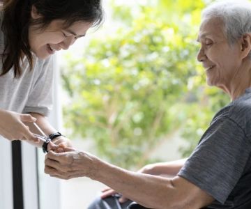 Strategies for Helping Seniors Maintain Personal Hygiene and Dignity