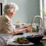 How to Teach and Encourage Healthy Lifestyle Habits in Aging Loved Ones