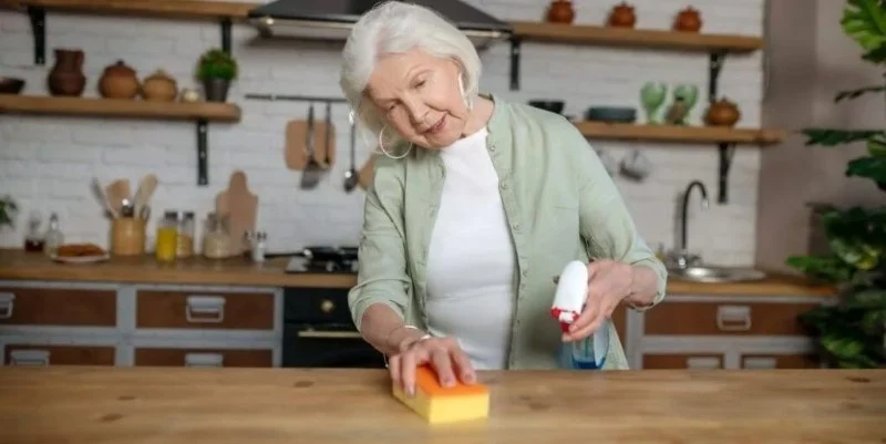 How to Support Seniors in Maintaining Independence During Daily Tasks