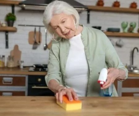 How to Support Seniors in Maintaining Independence During Daily Tasks