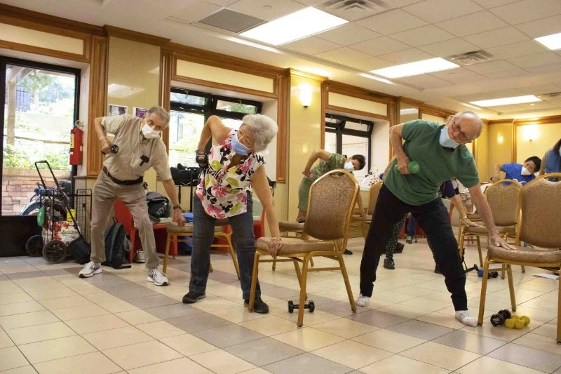 How to Support Seniors in Managing Chronic Pain Through Gentle Movement