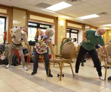 How to Support Seniors in Managing Chronic Pain Through Gentle Movement