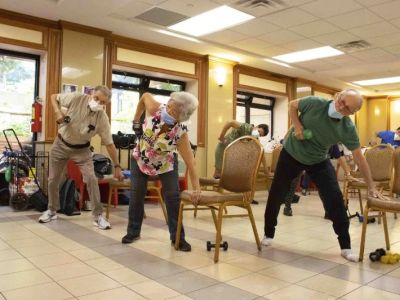 How to Support Seniors in Managing Chronic Pain Through Gentle Movement