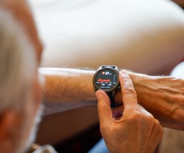 The Role of Wearable Devices in Monitoring Senior Health