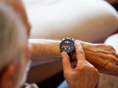 The Role of Wearable Devices in Monitoring Senior Health