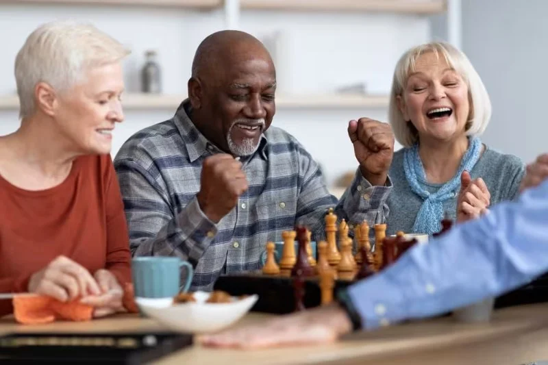 Tips for Helping Seniors Maintain Social Bonds Through Group Activities