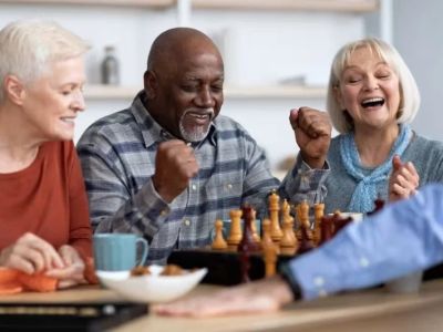 Tips for Helping Seniors Maintain Social Bonds Through Group Activities
