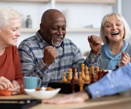 Tips for Helping Seniors Maintain Social Bonds Through Group Activities