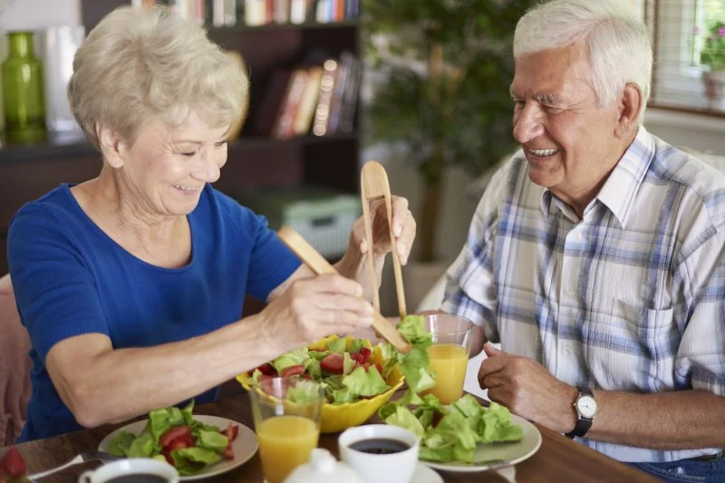 How to Make Healthy and Appealing Meals That Seniors Will Actually Enjoy