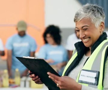 The Benefits of Volunteering for Seniors: Purpose, Health, and Connection